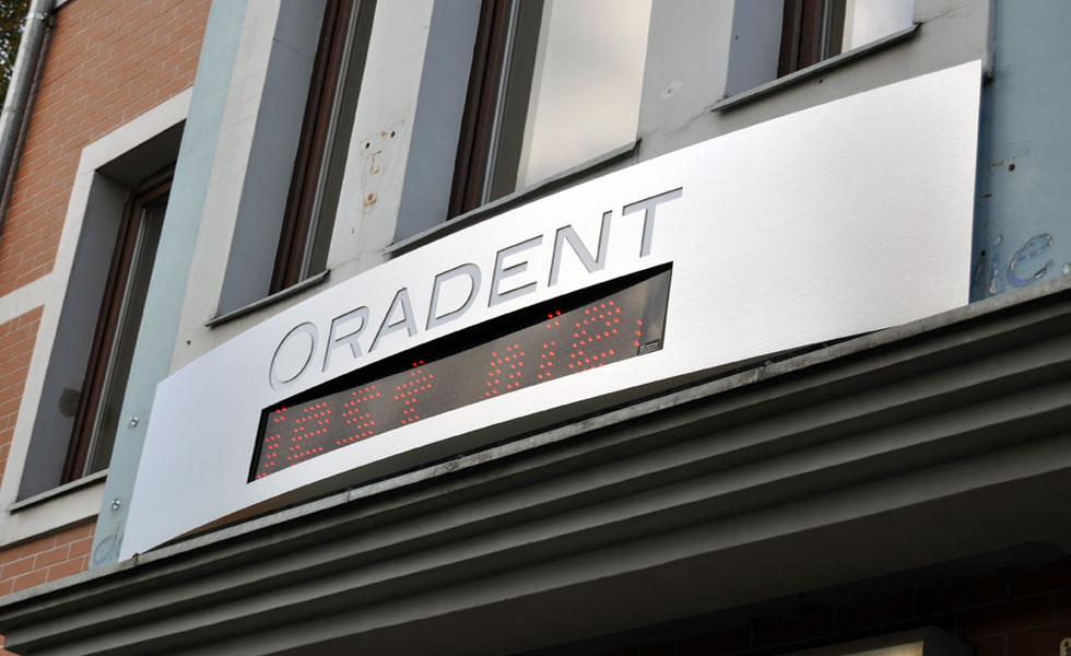 Kaseton świetlny z wyświetlaczem LED dla firmy ORADENT.
